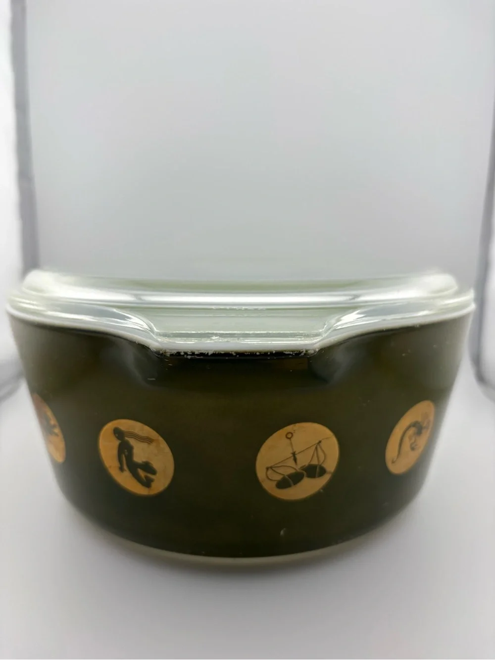 Pyrex Olive Green Zodiac 475 Casserole Dish with a lid